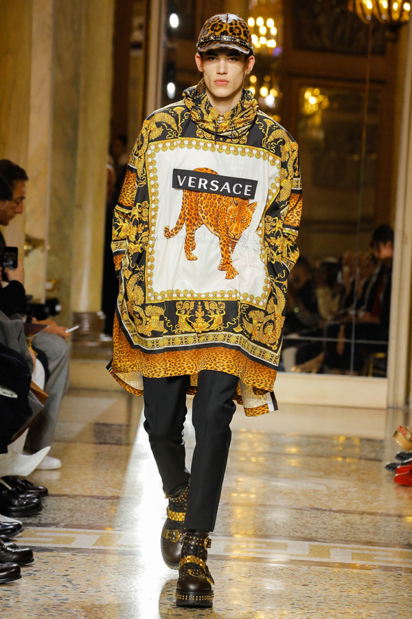 VERSACE 2018秋冬男装：野性豹纹